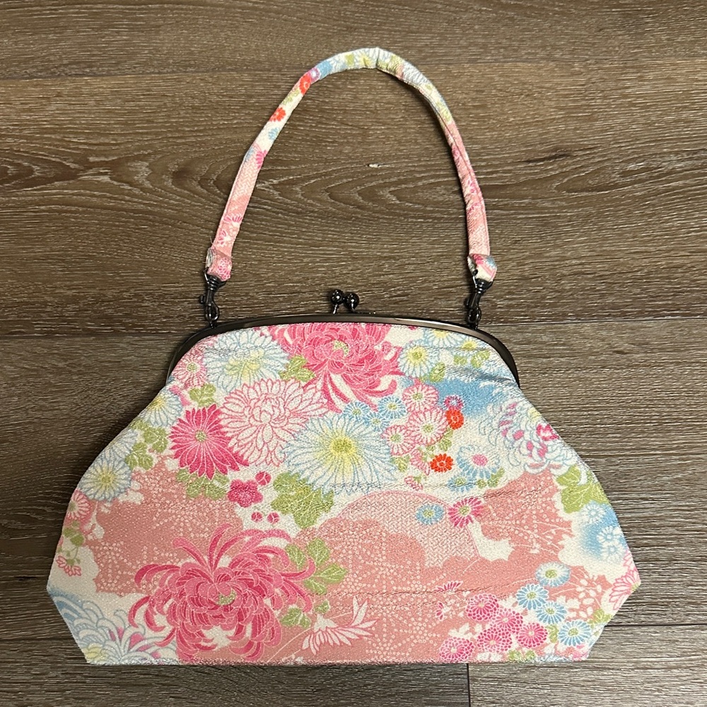 NWOT Gorgeous Japanese kimono floral print purse